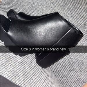 Size 8 in womens 20$ there from shoe carnival